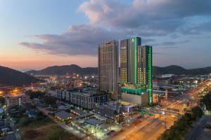 Holiday Inn & Suites Siracha Laemchabang by IHG