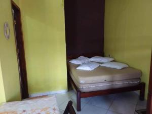 Casa dos Rocha em Ubatuba - Kitnet Amarela