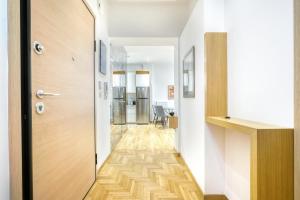Stylish, Sunny New 2 Bedroom, Prime Central Athens