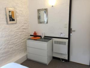 B&B / Chambres d'hotes Au Bon Accueil : Petite Chambre Double avec Salle d'Eau Privative