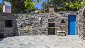 Original Stone farmhouse, for an altenative style holiday Kea Greece