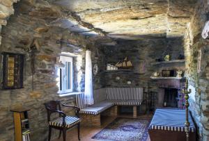 Original Stone farmhouse, for an altenative style holiday Kea Greece