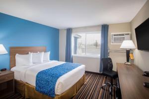 Queen Room - Mobility Access/Non-Smoking room in Travelodge by Wyndham Wahpeton