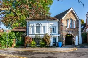 Castle Properties: The Duchess, 3 Bed Family cottage - Windsor