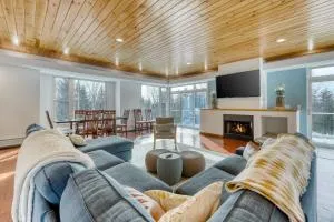 Contemporary Maine Retreat - بيتيل