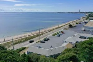 Breakwater Hotel - Beach Point