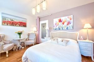 B&B / Chambres d'hotes NATURALBNB - Superbes chambres d'hotes, au calme, parking securise & gratuit, copieux petit dej' en option : Chambre Double avec Balcon - Non remboursable