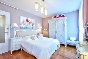 NATURALBNB - Chambres d'hôtes bios, éthiques - Au calme, confort dans résidence fermée - PARKING GRATUIT, SECURISE - Garage vélos et motos - OFFERT SUPER PETIT DEJEUNER local et bio sucré salé