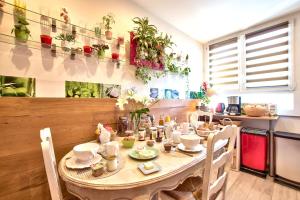 B&B / Chambres d'hotes NATURALBNB - Superbes chambres d'hotes, au calme, parking securise & gratuit, copieux petit dej' en option : Chambre Double - Non remboursable