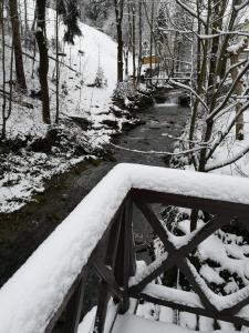 Góralski dom niedaleko gondoli