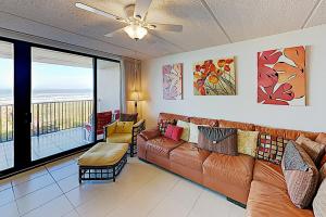 Two-Bedroom Apartment room in New Listing! Modern Beachfront Condo with Pool & Spa condo