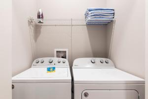Deluxe Villa room in 4 BR 4 BA Self Check-In Full Kitchen Gym