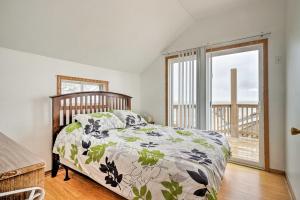 Waterfront Lake Erie Vacation Rental on the Strip!