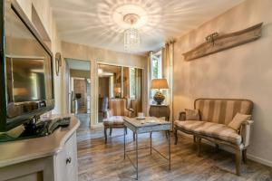 Hotels Hotel du Commerce : photos des chambres