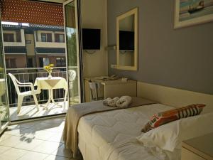 Single Room with Balcony room in Hotel Garnì Anna