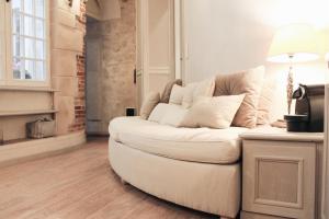 One-Bedroom Apartment room in Louvre Charmant Studio