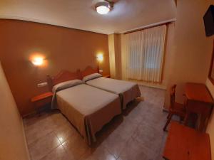 Twin Room room in Hotel Cano