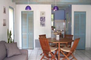 Maisons de vacances Maison avec jardin clos. Animaux acceptes - Wifi - Proche plages de la Trinite sur Mer et Carnac : photos des chambres