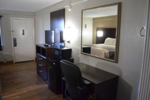 Queen Room with Two Queen Beds room in Hill Country Inn