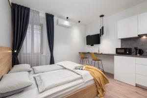 Deluxe Apartments & Rooms 