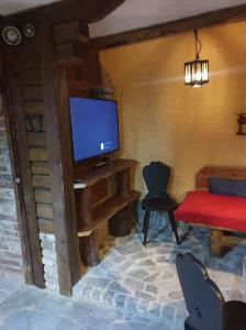 Apartma Miša, Tomo Ketiš sp