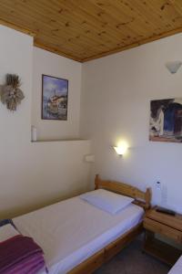 Taxiarchis Apartments Skiathos Greece