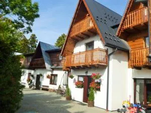 U Sarapatki-Noclegi z wyżywieniem - Rzepiska