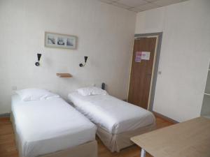 Hotels Hotel du Commerce : photos des chambres