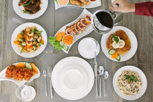 Royale House Hotel Davao powered by Cocotel