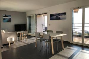 Appartements ROC & LAC - Terrasse vue lac, piscine, parking : photos des chambres