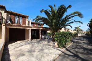 Villas Domaine de vacances a 600m de la plage villa d'angle, climatisee, grande terrasse 3 chambres 7 couchages WIFI animations et piscines en supplement LRPDSO7 : photos des chambres