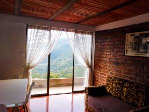 Casa Descanso en el Campo con Hermosa Vista a los Farallones