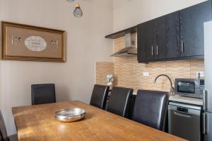 Acropolis Heights at the foot of the Parthenon