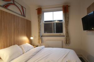 Standard Double Room room in OYO Greenleafe Hotel