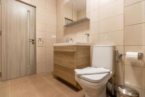 Modern and Stylish Apartment w Terrace