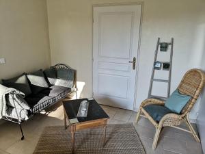 B&B / Chambres d'hotes La Ferme de Valeuse : Chambre Double Deluxe (2 Adultes + 1 Enfant)