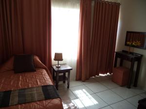 Heatherdale Guesthouse & Shuttle Services