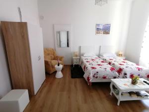 Two-bedrooms apartment with balcony and sea view,near Old town