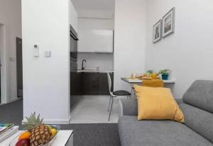 Elenas Rooms & Apartment 