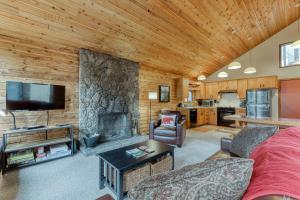 Three Bedroom House room in Meadows Edge Cabin