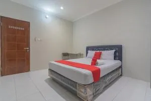 RedDoorz Plus at Bukit Cinta Street Balikpapan - Soengaiseloeang