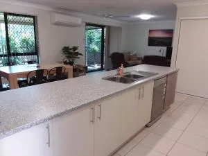 Waratah and Wattle Apartments - Gundiah