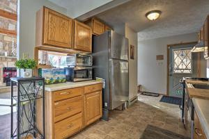 Hike, Ski and Golf Private Poconos Cabin with Deck!