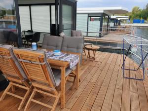 Hausboote Marina Braunsbedra