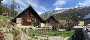 Chalets Alpine Chalet 1800m le Petit Fontcouverte Nevache Vallee de la Claree : photos des chambres