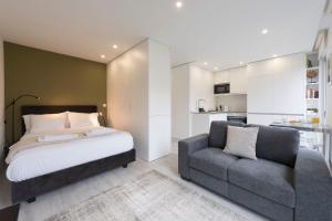 LovelyStay - Modern Loft with Gym & Free Parking minutes away from CBD