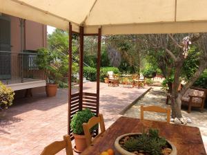 Kefalonia apartments: cute studios in orchard, Spartia Kefalloniá Greece