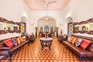 SaffronStays Parsi Manor - 4-BR heritage villa near Charlotte Lake serving authentic Parsi meals