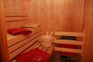 Appartements La Tania La Saboia sleep 8 private Sauna lounge dining 2 bathrooms kitchen 2 balconies ski in out : photos des chambres