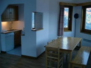 Appartements La Tania La Saboia sleep 8 private Sauna lounge dining 2 bathrooms kitchen 2 balconies ski in out : photos des chambres